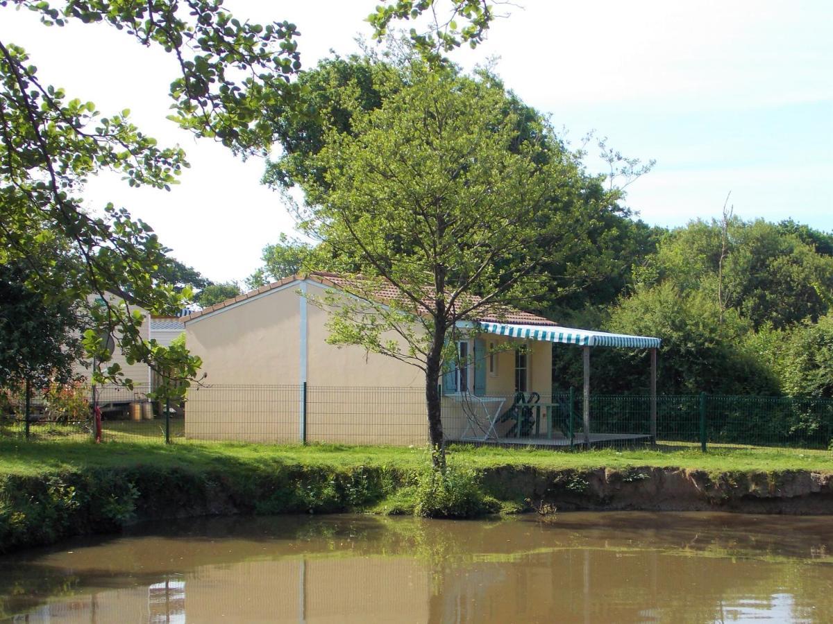 Camping Insolite Le Haut Village Saint-Michel-Chef-Chef Kültér fotó