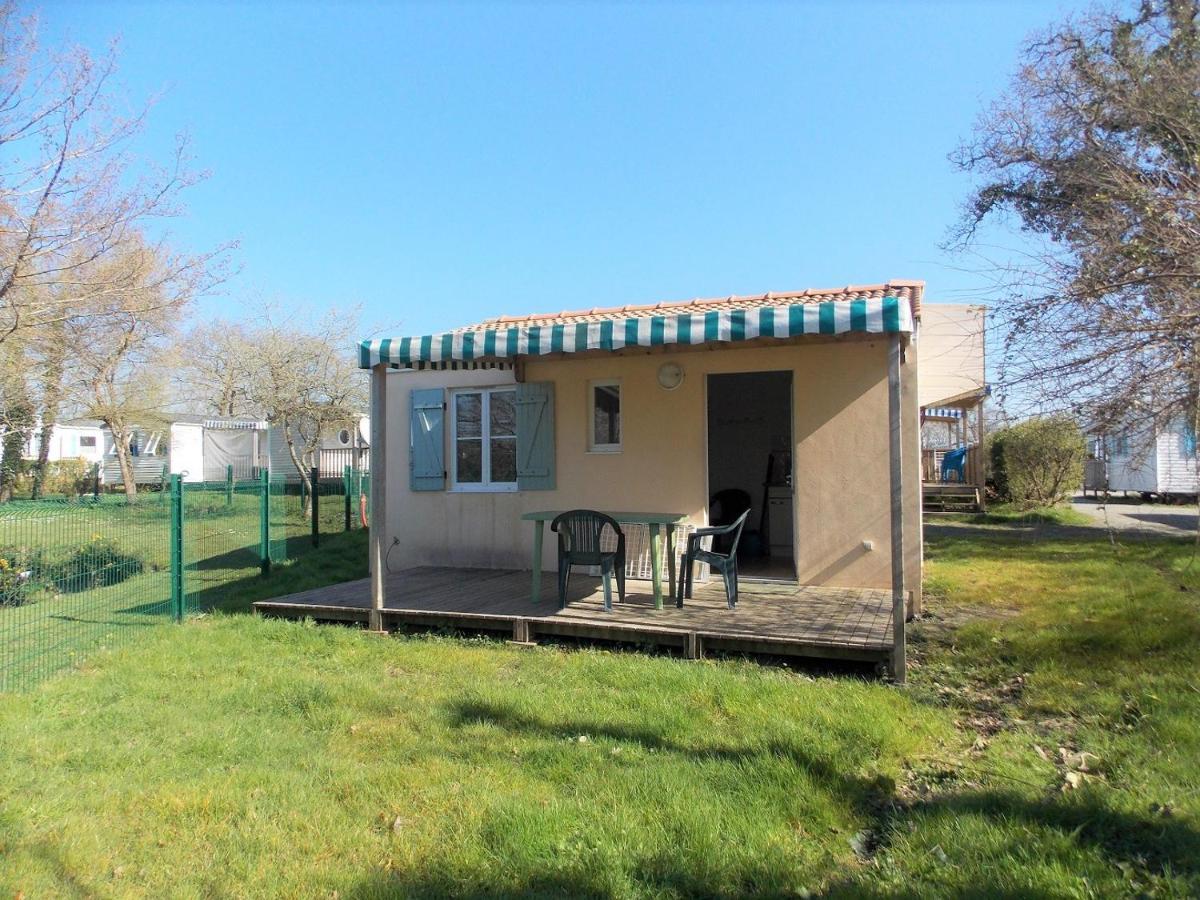 Camping Insolite Le Haut Village Saint-Michel-Chef-Chef Kültér fotó