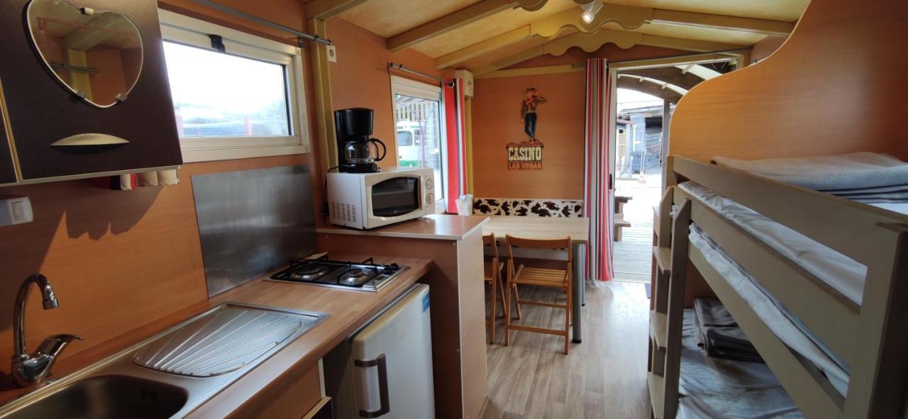 Camping Insolite Le Haut Village Saint-Michel-Chef-Chef Kültér fotó