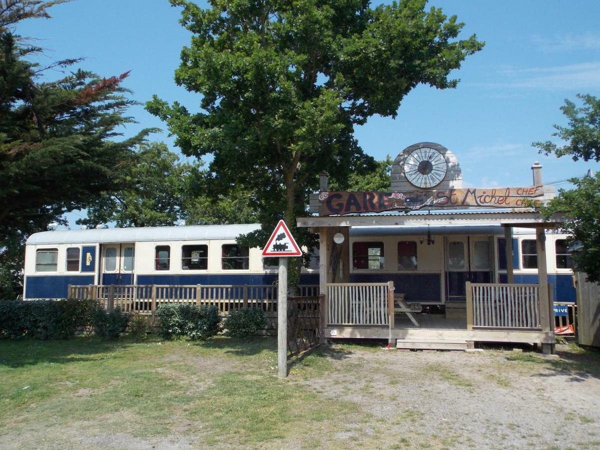 Camping Insolite Le Haut Village Saint-Michel-Chef-Chef Kültér fotó